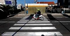 O concello nega que a pintura careza de adherencia