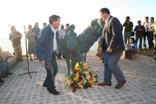 Efr�n Juanes e Antonio Arauxo durante o acto en Baredo