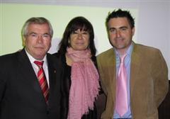 Cristina Narbona, Ministra de Medio Ambiente, Pedro Castro, Presindente de la FEMP y Juan Hermida, Concejal de Medio Ambiente del Ayuntamiento de Nigrán en la ceremonia de entrega de premios. Cristina Narbona, Ministra de Medio Ambiente, Pedro Castro, Presindente de la FEMP y Juan Hermida, Concejal de Medio Ambiente del Ayuntamiento de Nigrán en la ceremonia de entrega de premios.