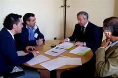 Os ed�s de Nigr�n reunidos c� conselleiro de medioambente.