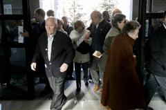     Os 23.106 colexios electorais nos que se efectuar�n as votaci�ns da xornada de elecci�ns a Cortes Xerais abriron as s�as portas �s nove da ma�� en toda Espa�a